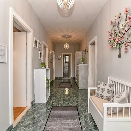 Apartman Gajtana דירה *